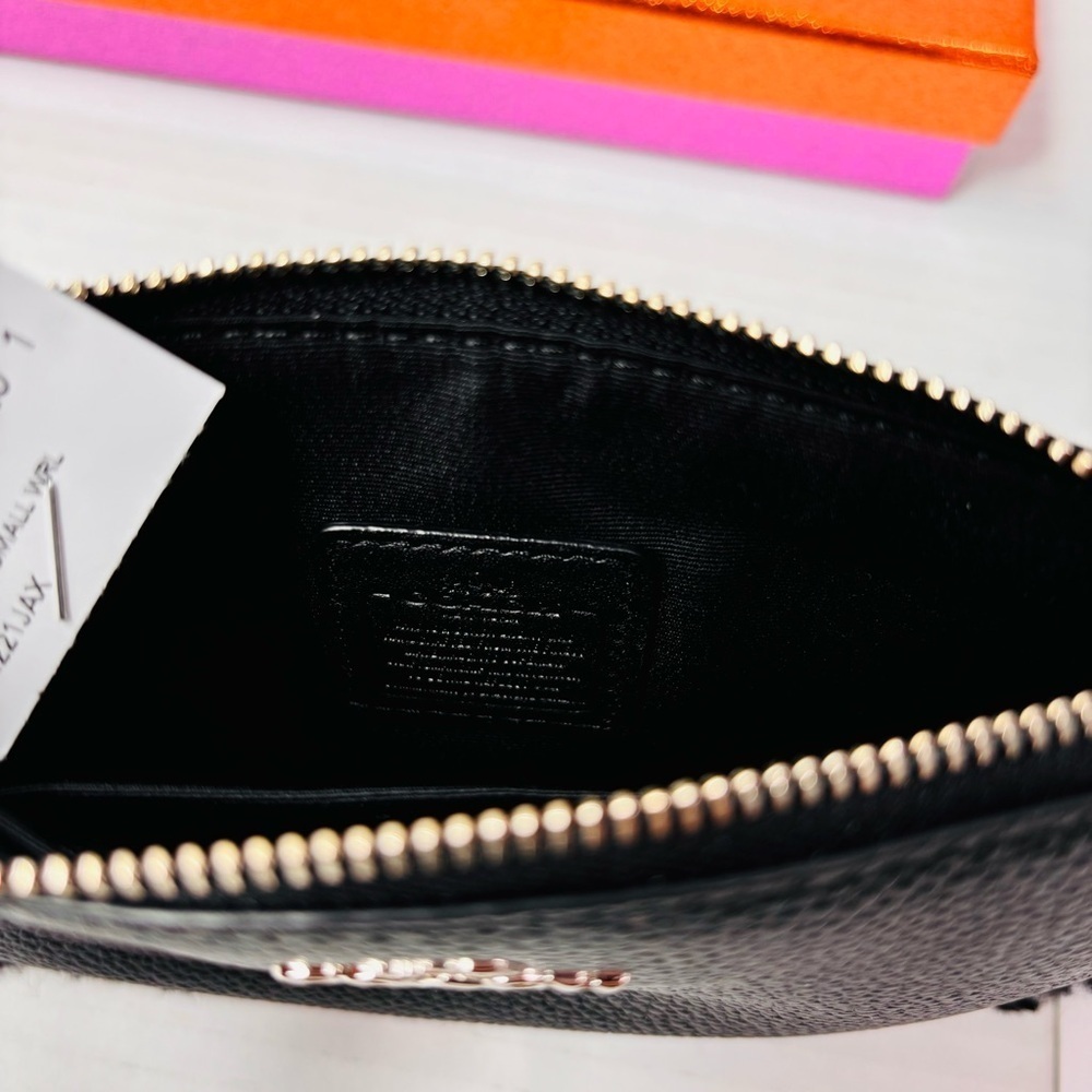New COACH Black Shearling Trim Pebbled Leather Wristlet - Picture 3 of 6